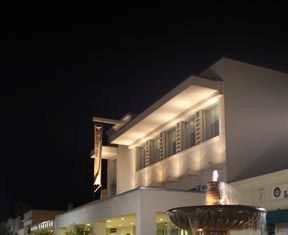 Massenhochzeit in Yuma: 100 Paare geben sich das Ja-Wort