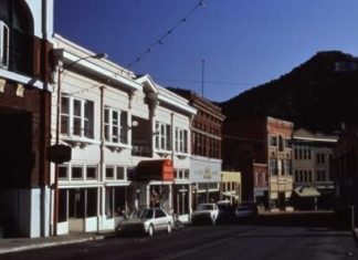 Bisbees Bewohner öffnen ihre Haustüren