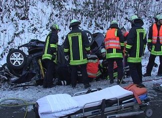 Frankfurter Flughafen durch Blitzeis und Schnee lahmgelegt / Auch auf den Strassen herrscht Chaos