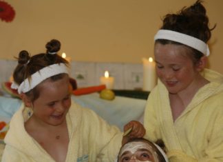 Auf zur Schlammschlacht – Lustige Angebote in den Kinderhotels Europa begeistern Groß und Klein