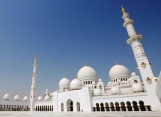 Sheikh Zayed Moschee in Abu Dhabi unter Top 25 Sehenswürdigkeiten weltweit