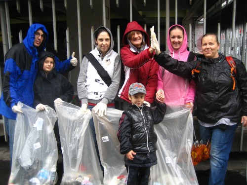 Das Adina-Team beim Müllsammeln in Budapest  ©Toga Hotels