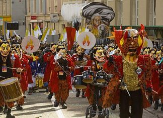 Gruppenreisen: Monsterkonzerte und Guggenmusik-Events -Schräge Klänge heizen Gruppen kräftig ein