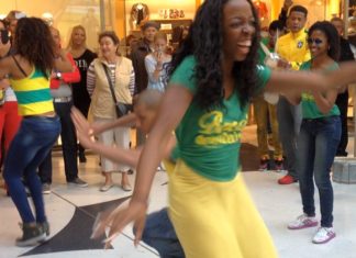 Brasilianische Sambashow macht mit Flashmob in Frankfurt auf sich aufmerksam! VIDEO