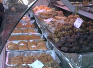 Naschen in Wien auf dem Naschmarkt