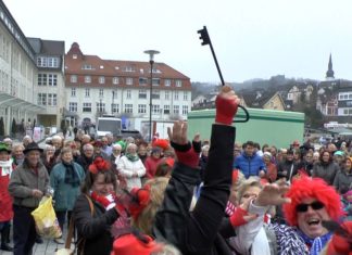 Strassenkarneval im Rheinland ist eröffnet – Die Rathäuser sind gestürmt!