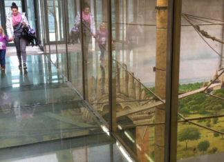 Cool! Gläsernes Elefantenwohnzimmer in Ostungarn