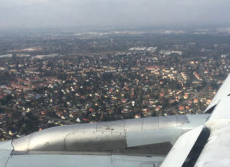 Mit einem A-320 im Landeanflug auf den Flughafen Berlin-Schönefeld