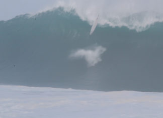 Wellenreiten auf Hawaii – Zehn spektakuläre Stürze in meterhohen Wellen!