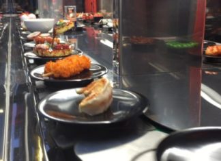 Budapester Restaurant mit besonderem Blickfang! Rollende Sushi Bar vor dem Restaurant
