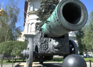 Sightseeing in Moskau – Die größte Kanone der Welt steht als Denkmal im Kreml