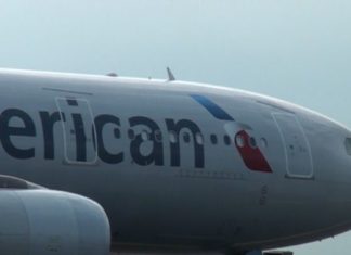 Piloten im Urlaub – Bleibt American Airlines zu Weihnachten am Boden?