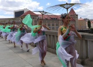 Hangzhou mit Flashmob und spektakulärer Tanzshow in Berlin!