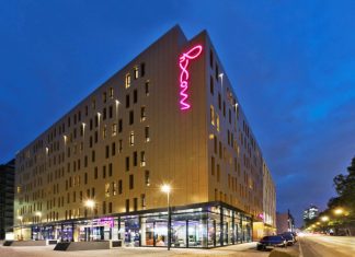 Moxy Hotel Frankfurt East: Spektakuläre Eröffnungsparty unter dem Motto „Hotel Heist“