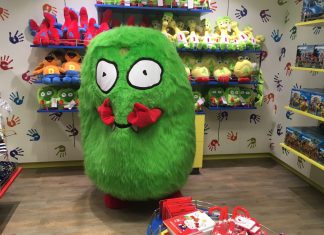 Zottel hat eingecheckt: Neues AIDA Kuscheltier