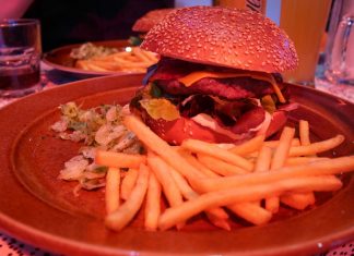 Tschechische Burger und Getränke per Eisenbahn – Brno: Station machen im Výtopna