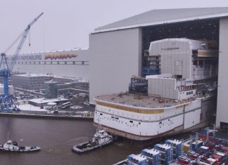 AIDAnova: Riesiges Heckteil wurde auf der Meyer Werft in Papenburg ausgedockt