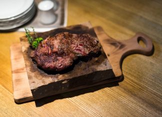 „Helau!“ in der Torschänke: Angrillen mit Barbecue, Feuerkessel und Faschingsstimmung