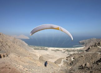 Mit dem Gleitschirm direkt ins Luxushotel fliegen