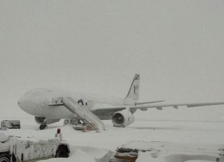 Schneesturm legte Flughafen Teheran lahm!