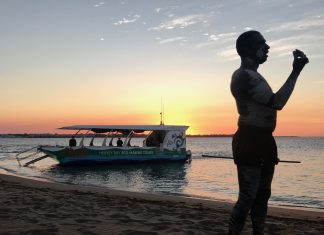Neue Tour mit Aborigines in einem der größten Glasboden-Boote Australiens