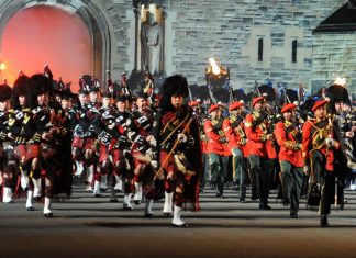 Royal Edinburgh Military Tattoo: mit TUI Wolters Reisen zum größten Musikfestival Schottlands