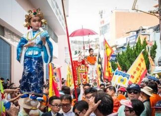 Cheung Chau Bun Festival: Hongkong feiert mit Brötchen und schwebenden Kindern