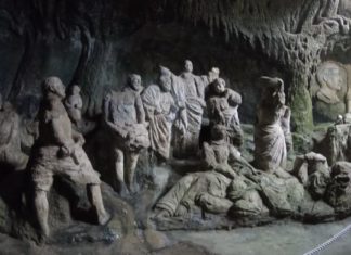 Kalabrien: Kirchengrotte Chiesa di Piedigrotta als Touristenattraktion