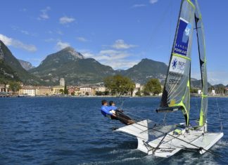 Vergnügen am und im Wasser im sommerlichen Garda Trentino
