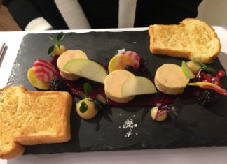 Gänseleber fein garniert