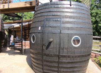 Exotisch! Schlafen im Weinfass am Balaton