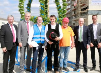 Fraport feiert Richtfest für neues Winterdienstgebäude