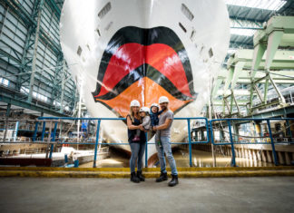 Familie aus Hessen tauft AIDAnova