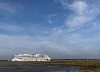 Premiere: AIDAnova erstmals mit Flüssigerdgas betankt