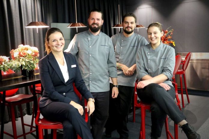 V. l. n. r.: T. Lichtmannegger (Chef Sommelière), M. Döring (Küchenchef), D. Senst (Stv. Küchenchef), N. Hicker (Chef Patissière)