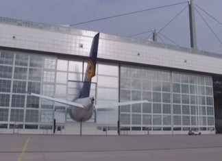 Lufthansa Riesenairbus ist zu hoch für Wartungshangar!