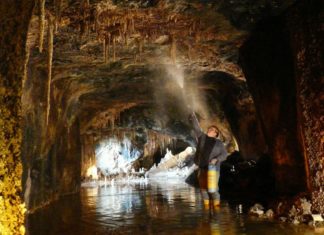 Tropfsteinputz in den Saalfelder Feengrotten