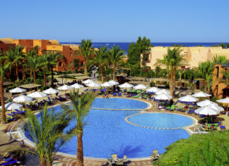 Paare reisen mit TUI günstiger in den Urlaub