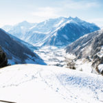 Schneeflocken und Wintersonne