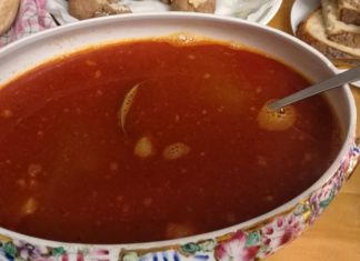 In Ungarn zu Weihnachten Fischsuppe