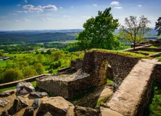 Wandern zwischen Karpfen, Wäldern und Vulkanen