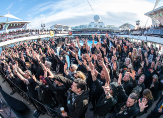 Aus schwarz wird bunt Nach erfolgreicher Full Metal Cruise 8 übernehmen die Jecken die Mein Schiff 6