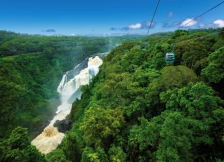 Schwindelerregender Lookout über 260 Meter hohem Wasserfall