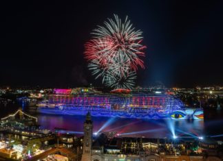 Großes AIDA Feuerwerk zum Hafengeburtstag in Hamburg