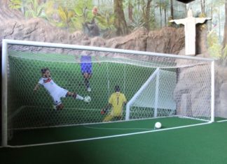 WM-Tor und Virtual Reality Area am Weissenhäuser Strand