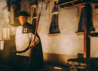 Attendorn/Sauerland: Kids gehen mit dem Nachtwächter auf Tour