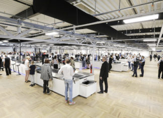 Flughafen Frankfurt: Sieben neue Luftsicherheitskontrollspuren für Passagiere gehen in Anbauhalle in Betrieb