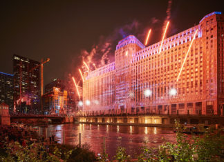 „Art on theMART“ in Chicago: Meisterwerke der Kunstgeschichte als riesige Lichtinstallationen