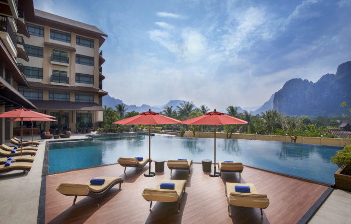 Amari-Vang-Vieng-Pool-Bereich-1024x653