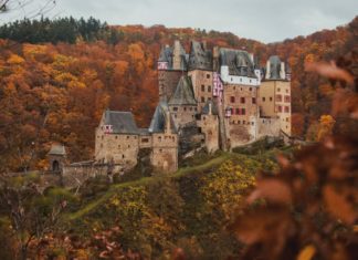 Die Postando Postkarten-App präsentiert 5 Trendziele für die goldene Jahreszeit